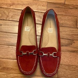 Liz Clyburn suede burgundy red shoes